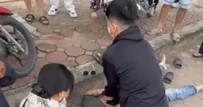 Nam sinh ép tim cứu người đi đường ngã bất tỉnh ở Hà Nội