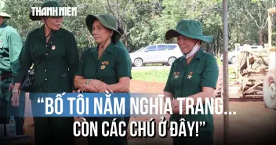 Nghẹn ngào tại mộ tập thể Minh Đức: 'Bố tôi nằm nghĩa trang, còn các chú ở đây'