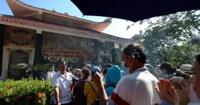 Người dân TP.HCM tri ân liệt sĩ tại công viên Lê Thị Riêng