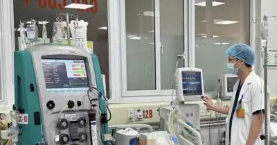 Người đàn ông bất tỉnh trong phòng vì không ra ăn cơm như thường lệ