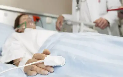 Ngáp buổi sáng khiến phụ nữ 36 tuổi bị gãy cổ, suýt liệt