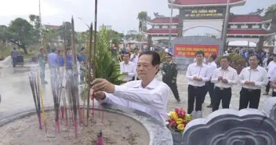 Nguyên Thủ tướng Nguyễn Tấn Dũng dự lễ giỗ anh hùng liệt sĩ tại An Giang