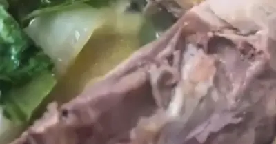 Nhà hàng Ni Ya bị tạm dừng hoạt động vì khách phát hiện vật lạ trong thịt gà