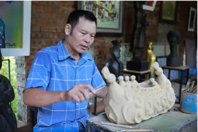 Nhà điêu khắc Triệu Tiến Công khát vọng phục hồi làng gốm Minh Xương
