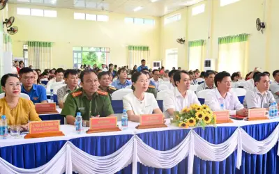Nha Bích trao tặng hơn 3.500 bộ sách giáo khoa miễn phí cho học sinh