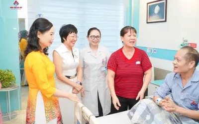 NSND Lan Hương, Trà My, MC Thảo Vân trao yêu thương tại Bệnh viện An Việt