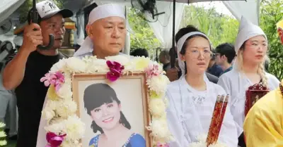 NSND Tạ Minh Tâm khóc nghẹn tiễn biệt vợ - nghệ sĩ Bạch Vân