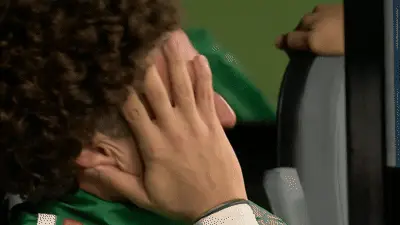 Ochoa bật khóc chia tay World Cup sau thất bại của Mexico trước Anh