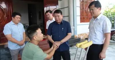 Đoàn công tác Bộ Dân tộc và Tôn giáo thăm hỏi, trao quà cho người dân vùng lũ Lai Châu