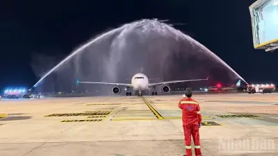Parata Air khai trương đường bay Incheon - Hà Nội, Nội Bài phun vòi rồng chào đón