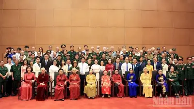 Phó Chủ tịch Quốc hội gặp mặt người có công nhân 79 năm Ngày Thương binh-Liệt sĩ