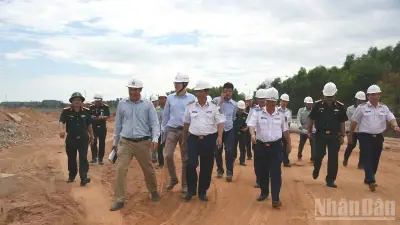 Phó Tư lệnh Cảnh sát biển kiểm tra tiến độ dự án di chuyển Bộ Tư lệnh Vùng 2