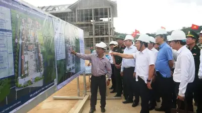 Phó Thủ tướng Lê Tiến Châu kiểm tra dự án trường học biên giới tại Huế