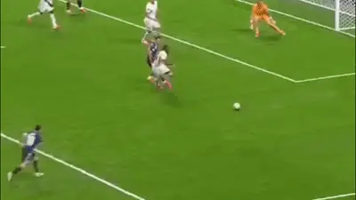 Pha kiến tạo của Messi gây tranh cãi: Có nên hủy bàn thắng?
