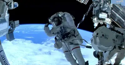 Phi hành gia Mỹ sửa thành công cánh tay robot khổng lồ của ISS