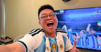Quốc Trường, Hoàng Bách, MC Quang Minh phát sốt vì Messi và Argentina