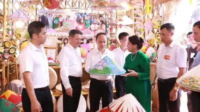 Ra mắt mô hình Trung tâm học tập cộng đồng gắn với bảo tồn nghề nón làng Chuông