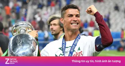 Ronaldo đăng ảnh vô địch Euro 2016 sau nỗi buồn World Cup