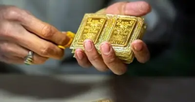 Rút sổ tiết kiệm mua vàng, nhiều người lỗ nặng hơn 100 triệu đồng
