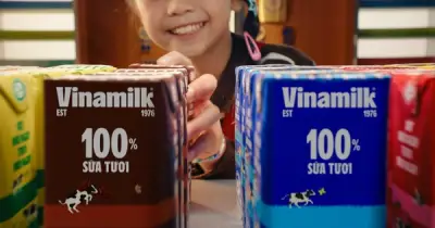 Sữa tươi Vinamilk 100% đạt chuẩn quốc tế, hợp túi tiền gia đình Việt