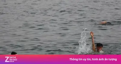 Sóng lớn cuốn 3 người tắm biển ở Quảng Ngãi, 2 tử vong, 1 mất tích