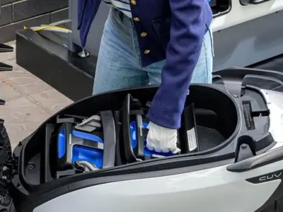 So sánh chi phí đổi pin xe máy điện: VinFast, Selex, Honda, Yamaha