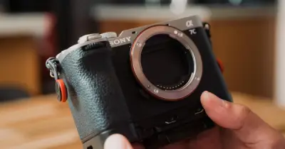 Sony A7C II tiếp tục dẫn đầu bảng xếp hạng doanh số máy ảnh tại Nhật Bản