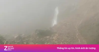 Sạt lở làm tê liệt tuyến đường huyết mạch ở Lai Châu