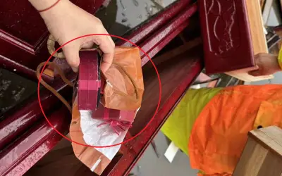 Suýt mất vàng gia truyền 7 tỷ đồng vì vứt nhầm bàn thờ cũ