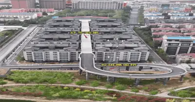 Tứ hợp viện trên nóc chung cư 6 tầng ở Hàm Đan khiến nhiều người kinh ngạc