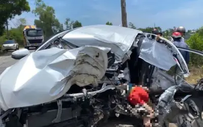Tai nạn giao thông nghiêm trọng tại Huế, tài xế tử vong sau khi xe lao vào cây