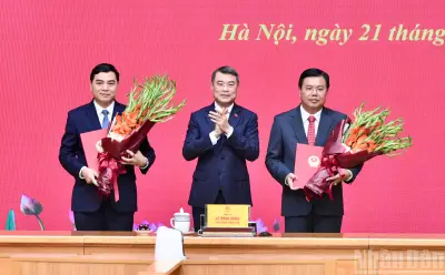 Thủ tướng Lê Minh Hưng trao quyết định bổ nhiệm Quyền Bộ trưởng Nội vụ và Thứ trưởng Thường trực Dân tộc và Tôn giáo
