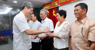 Thứ trưởng Y Vinh Tơr gặp mặt Người có uy tín tỉnh Vĩnh Long