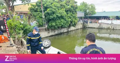 Thanh Hóa: Ôtô lao xuống ao, tài xế tử nạn trong xe