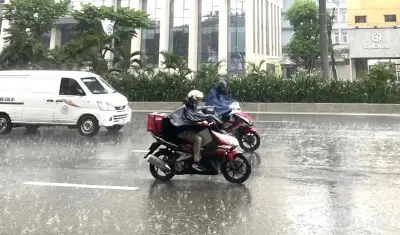 Thời tiết 21/7: Hà Nội mưa dông, miền Trung nắng nóng gay gắt trên 39 độ C
