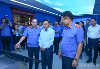 Thường trực Ban Bí thư Trần Cẩm Tú thăm Trung tâm điều hành thông minh ngành kiểm sát