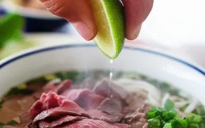 Thịt bò tái không bổ hơn thịt chín, chuyên gia cảnh báo nguy cơ nhiễm khuẩn