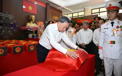 Tổng Bí thư, Chủ tịch nước Tô Lâm dâng hương tưởng niệm liệt sĩ tại Công viên Lê Thị Riêng