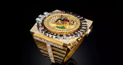 Tổng thống Trump được tặng nhẫn kim cương 321 viên trị giá 35.000 USD