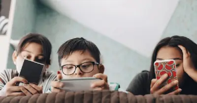 Trẻ em Việt Nam dùng Internet sớm hơn 4 năm so với thế giới