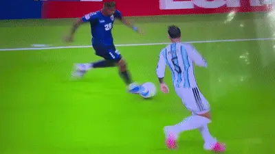 Tranh cãi pha bóng của Paredes với cầu thủ Cape Verde tại World Cup 2026