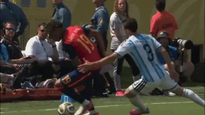 Tranh cãi vì trọng tài bỏ qua lỗi thô bạo của Argentina với Yamal