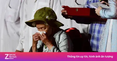 Trao di vật liệt sĩ Huỳnh Văn Quên cho gia đình sau gần 60 năm