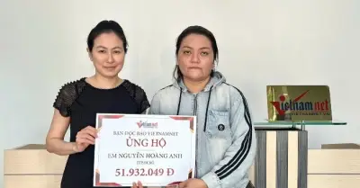 Trao hơn 51 triệu đồng đến gia đình em Nguyễn Hoàng Anh mắc ung thư xương