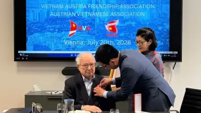 Trao Huân chương Hữu nghị cho nguyên Bộ trưởng Ngoại giao Áo Peter Jankowitsch