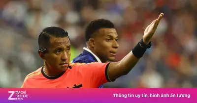 Trọng tài thổi sai ở trận Pháp - Tây Ban Nha, trợ lý can thiệp kịp thời