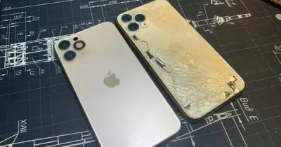 Trào lưu đập nát iPhone đắt tiền để chứng tỏ bản lĩnh đàn ông ở Nga