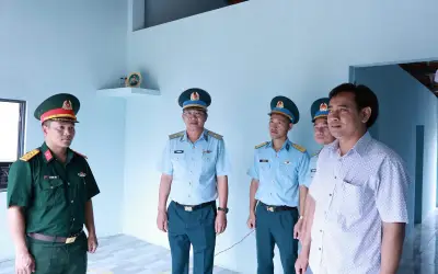 Trung đoàn 910 bàn giao nhà tình nghĩa cho con đẻ người nhiễm chất độc hóa học