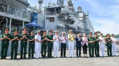 Tàu sân bay Mỹ USS George Washington cập cảng Đà Nẵng, thăm Việt Nam 7 ngày