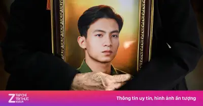 Vợ liệt sĩ TP.HCM bật khóc khi nhận di ảnh phục dựng chồng hy sinh năm 1968